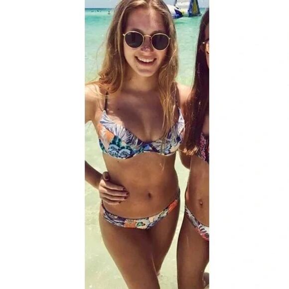 Maaji Swimwear Picture This Bikini Top Size Small NEW with tags! - Picture 3 of 8